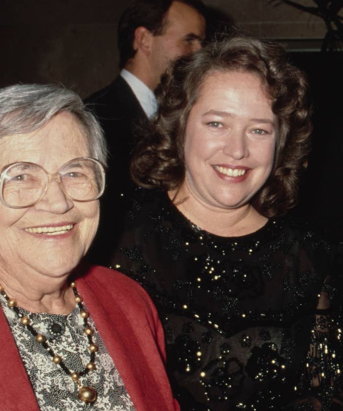 Kathy Bates with her mom Bertye Bates in 1990